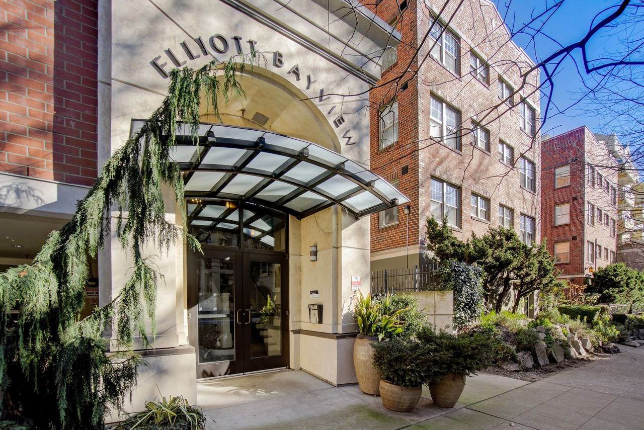 Elliott Bayview - Photo 3 of 42