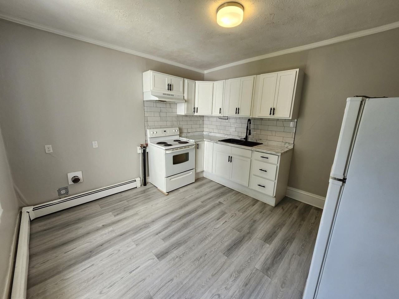 182 Duke St W #182B - Photo 3 of 16