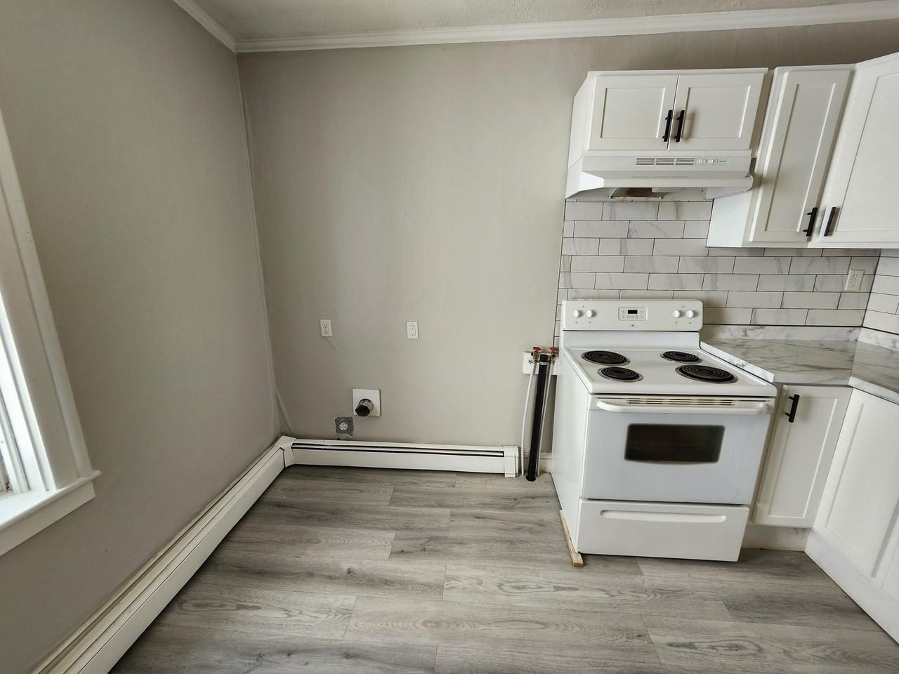182 Duke St W #182B - Photo 4 of 16