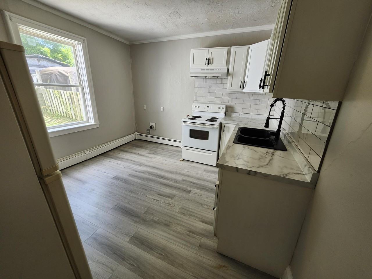 182 Duke St W #182B - Photo 5 of 16