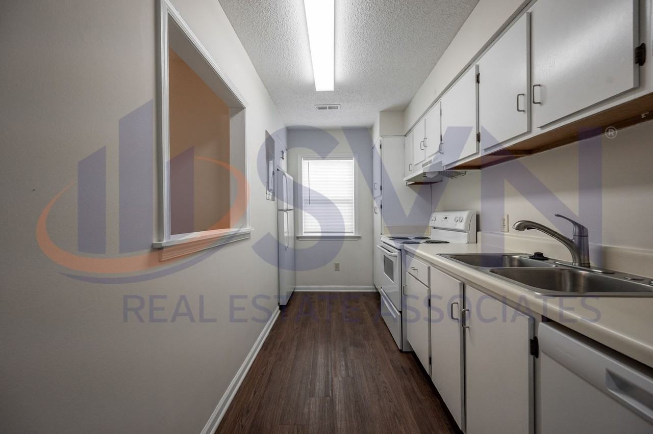 221 Schultz St - Photo 3 of 10