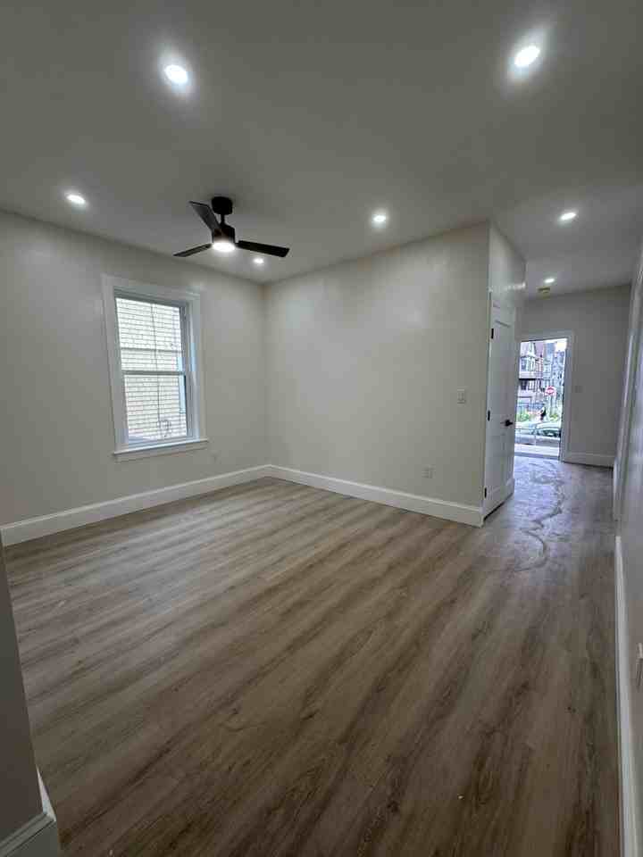 119 Glenway St - Photo 3 of 20