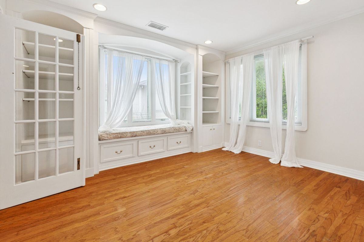 67 S Wren St - Photo 3 of 12