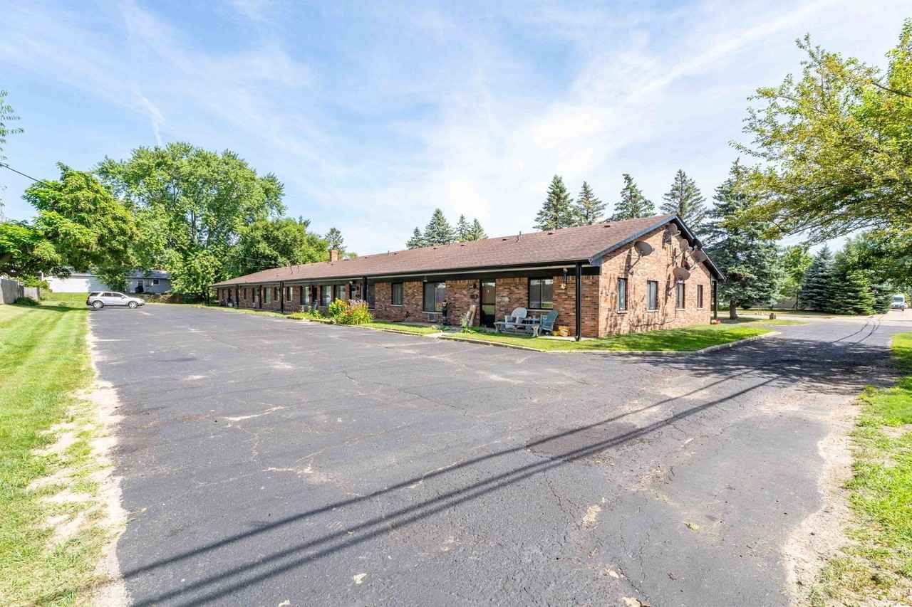 151 SOUTH LYON, LLC - Photo 3 of 9