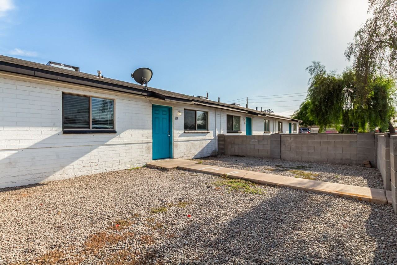 5525 N 27th Dr #19 - Photo 7 of 26