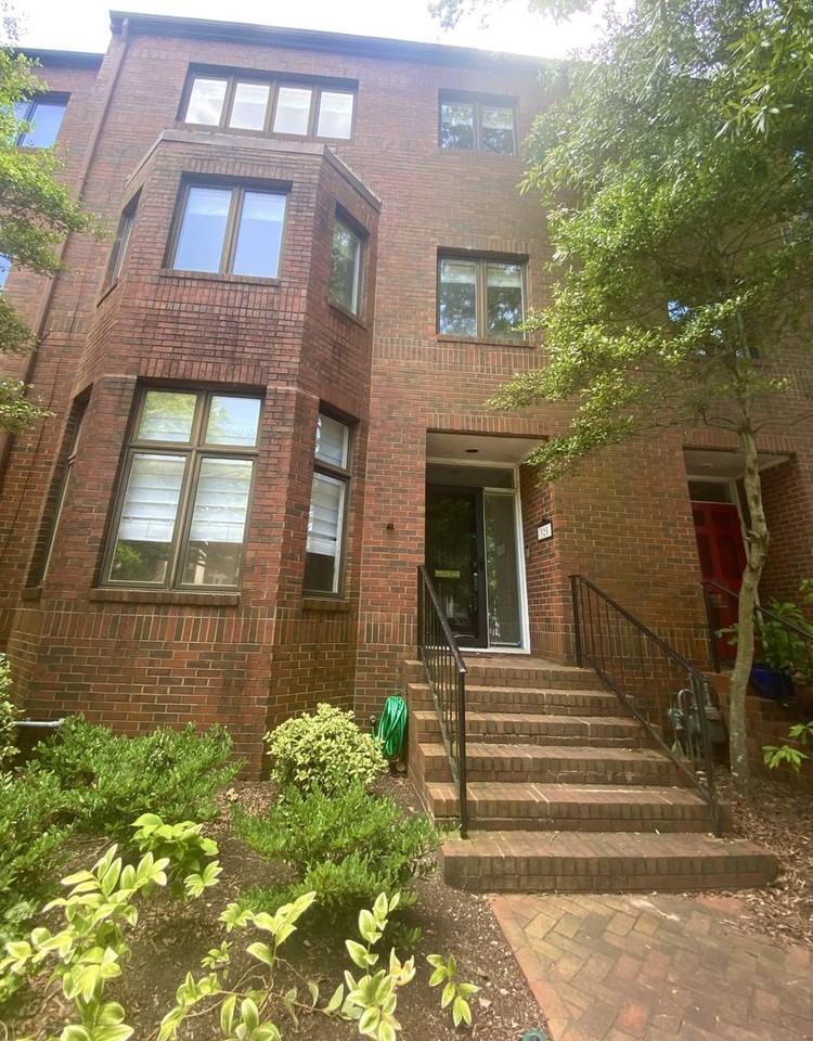 325 W Freemason St - Photo 2 of 45