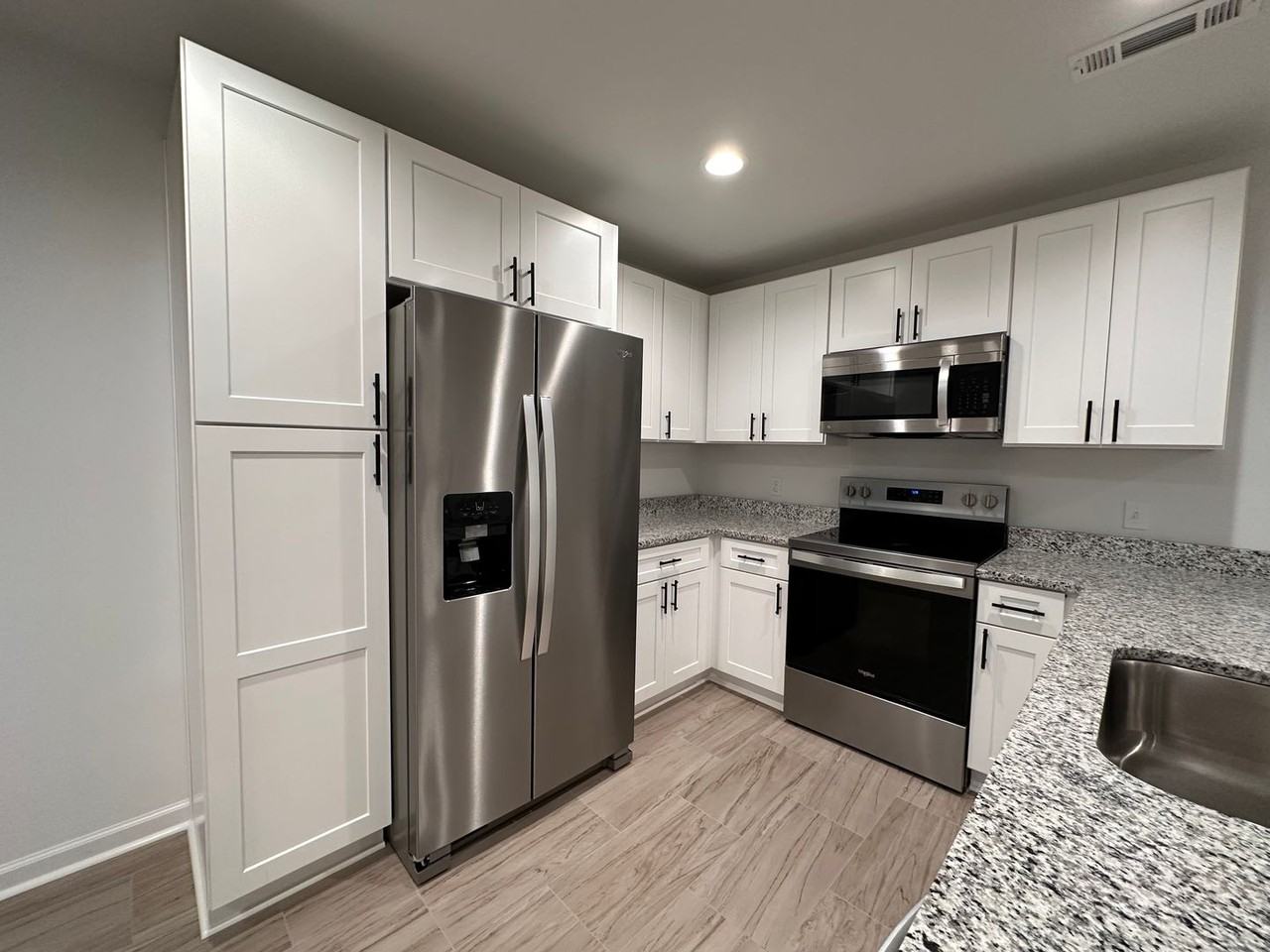 230 Charleston Dr - Photo 2 of 19