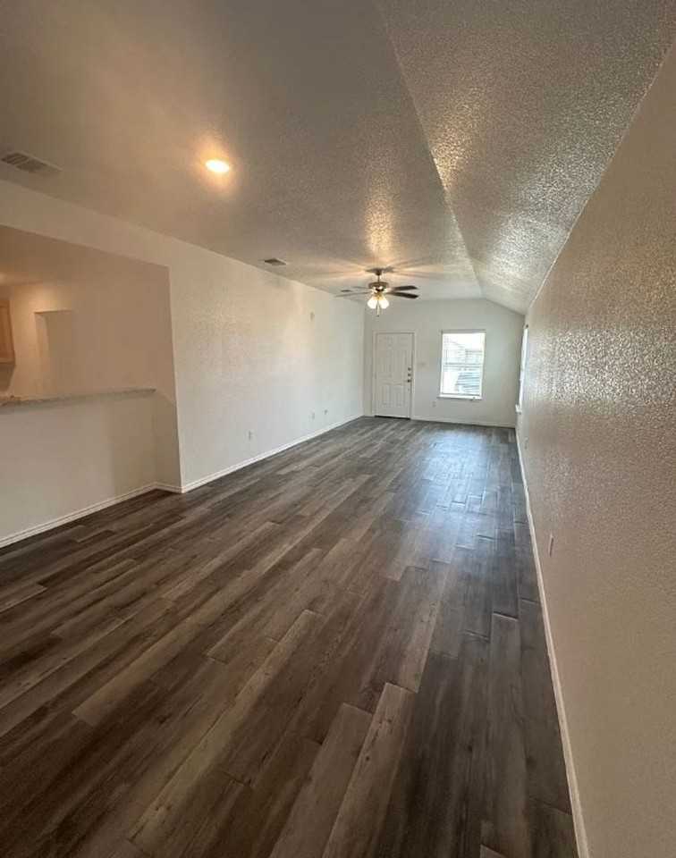 3207 Stonewall Dr #B - Photo 4 of 13