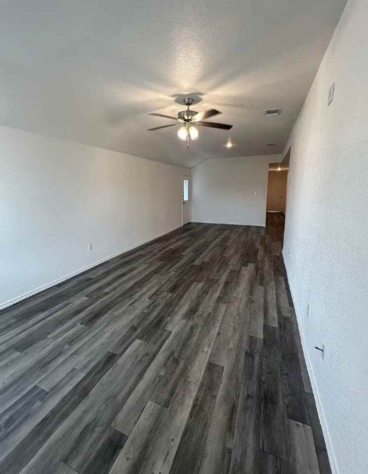 3207 Stonewall Dr #B - Photo 5 of 13