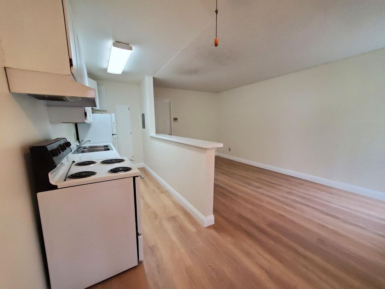 Santa Fe Manor - Photo 7 of 16