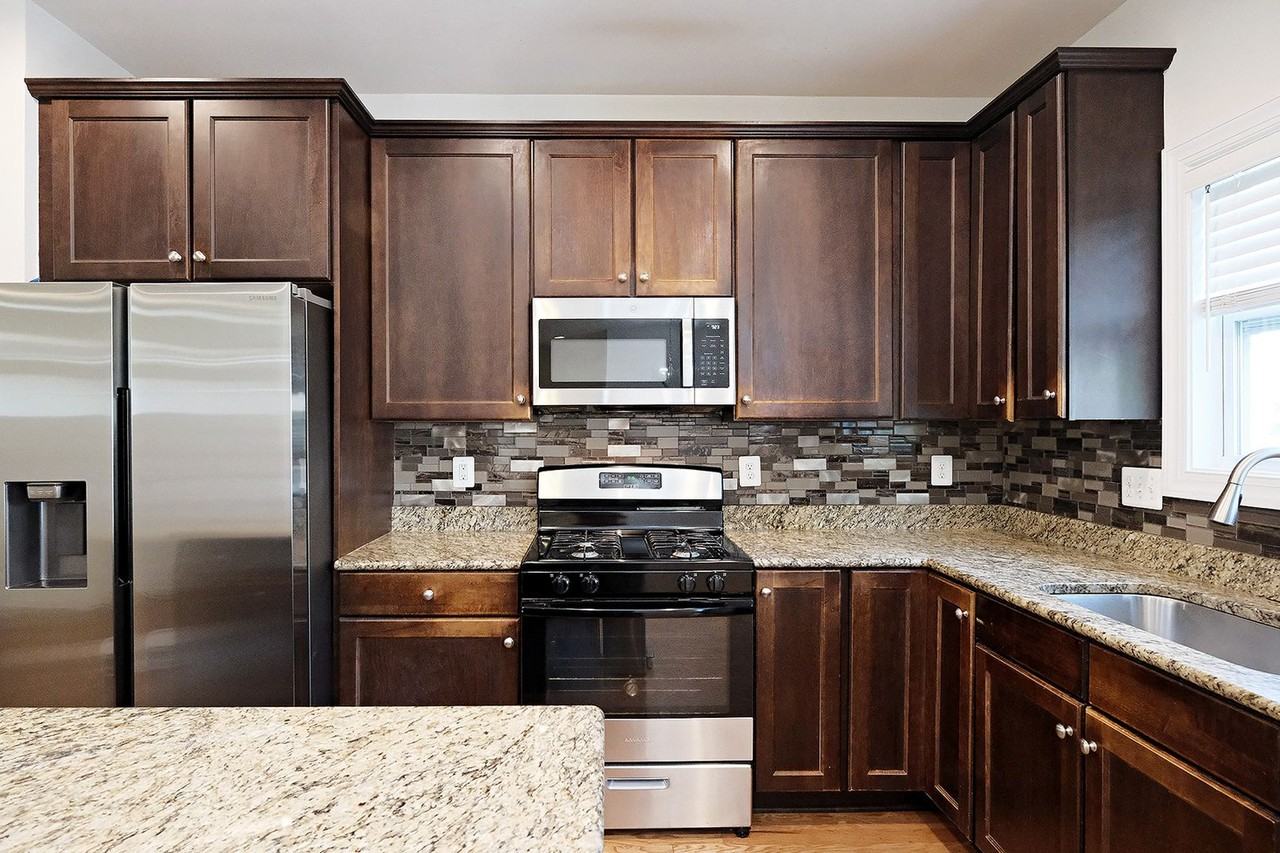 2135 Saranac Ct - Photo 4 of 19