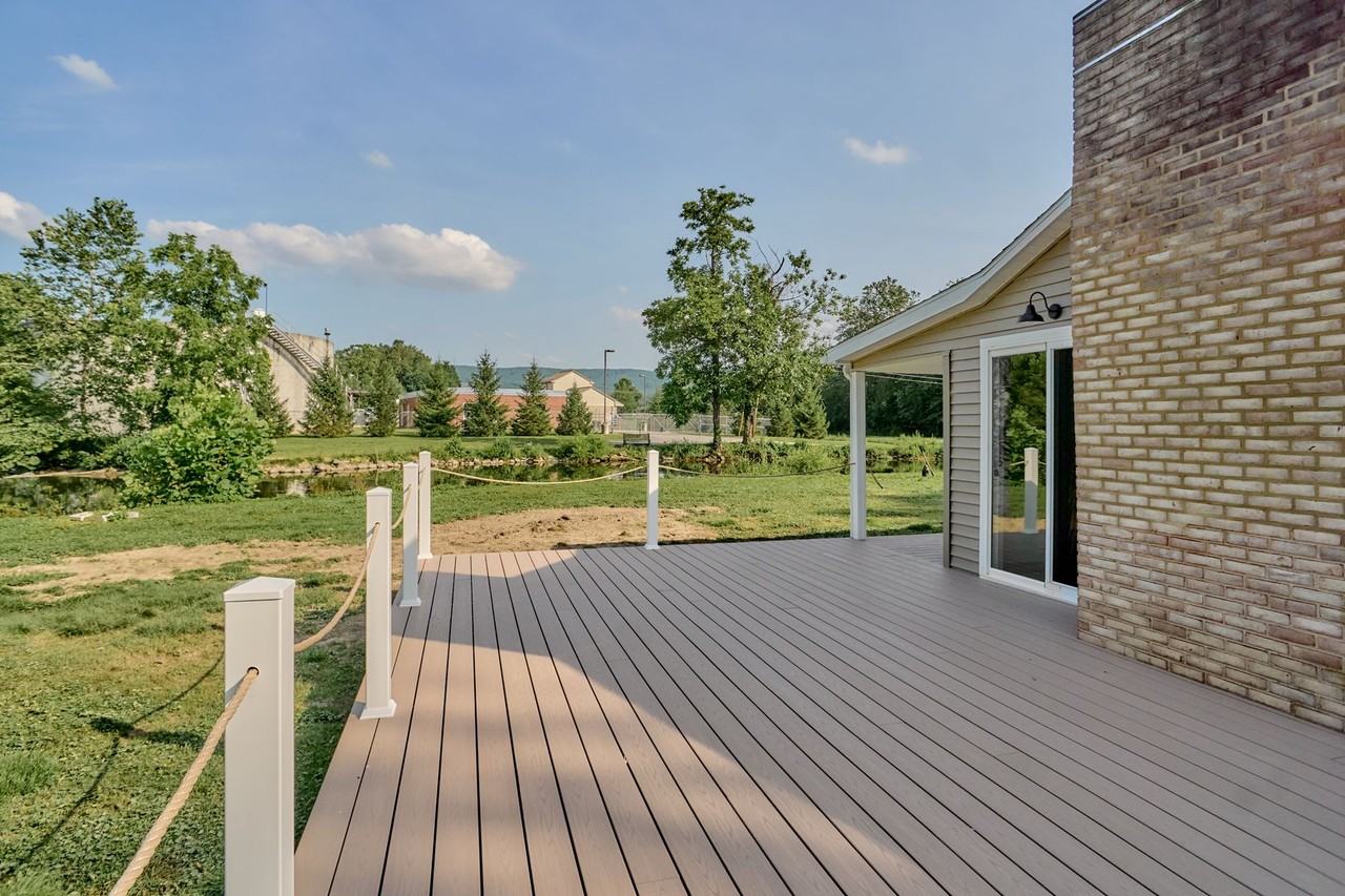 1437 Cockleys Meadow Dr - Photo 3 of 38