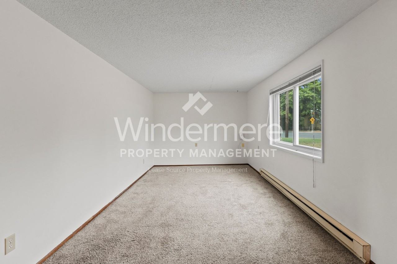 904 S Mcdonald Rd - Photo 2 of 19