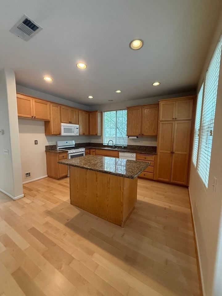 1147 Azalea Way - Photo 3 of 14