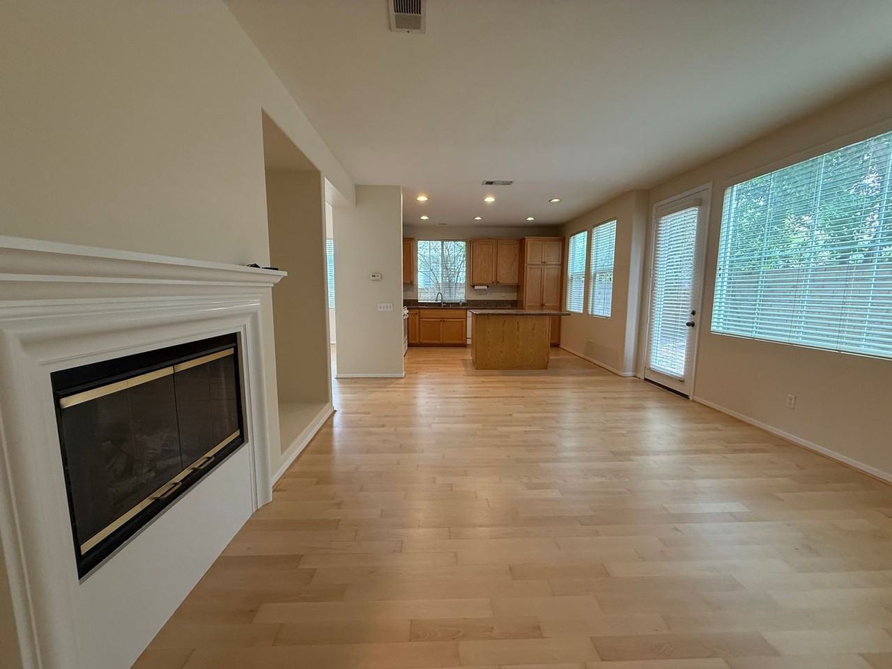 1147 Azalea Way - Photo 4 of 14