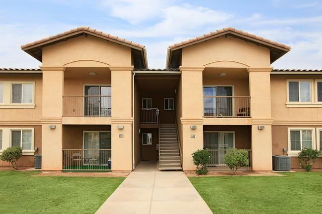 950 E 5th St - Photo 4 of 14