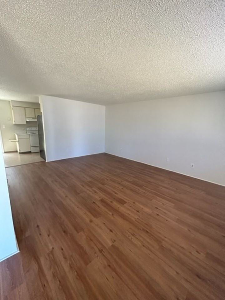 1125 E Van Buren Ave - Photo 2 of 9