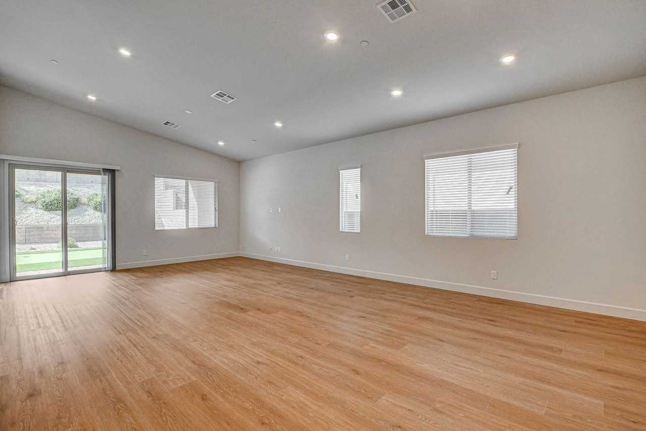 97 Sarabeth St - Photo 4 of 29