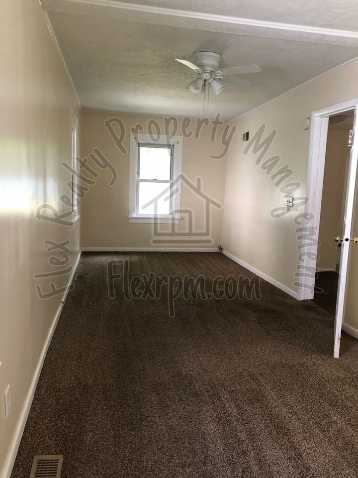 1762 Georgia Ave - Photo 5 of 7