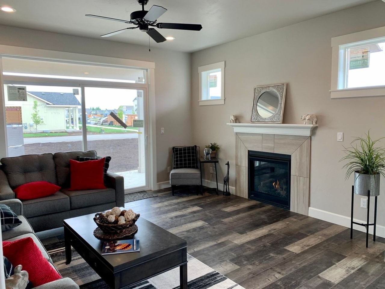 2584 Nw Hemlock Ave - Photo 2 of 15