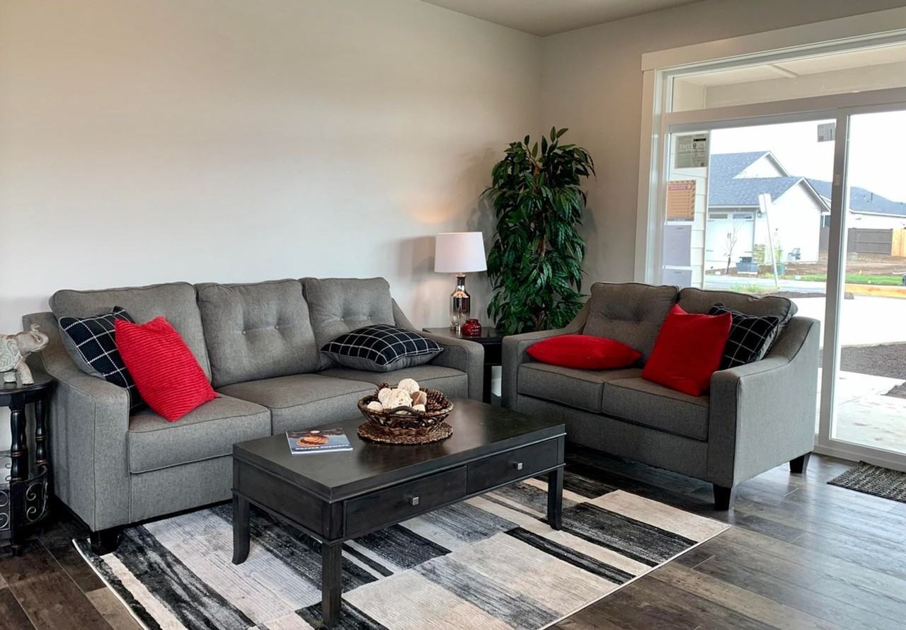 2584 Nw Hemlock Ave - Photo 3 of 15