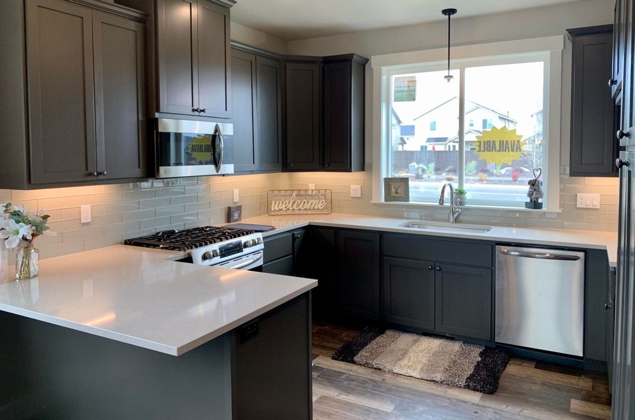 2584 Nw Hemlock Ave - Photo 4 of 15