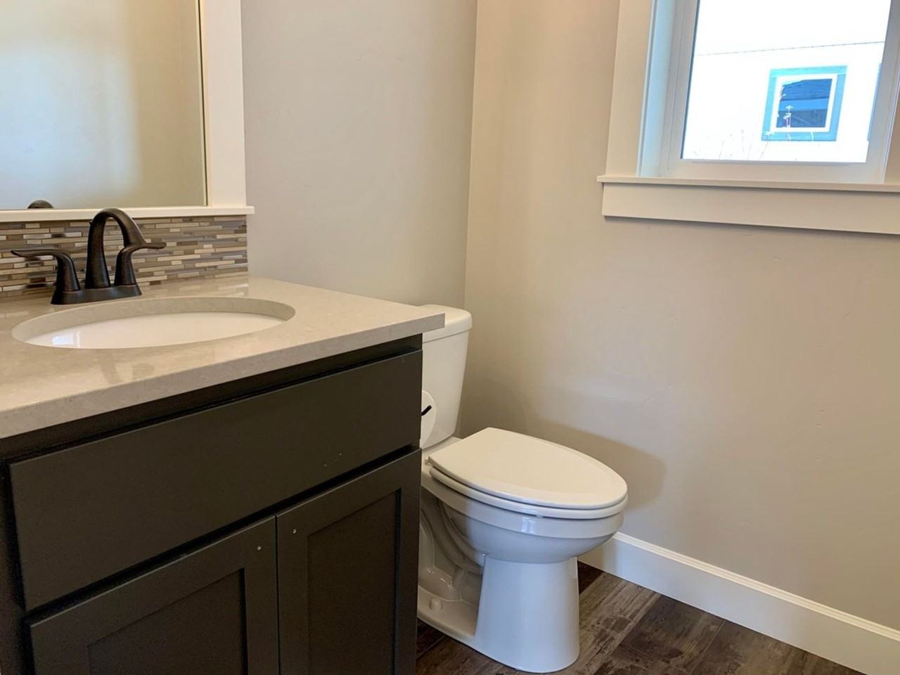 2584 Nw Hemlock Ave - Photo 5 of 15