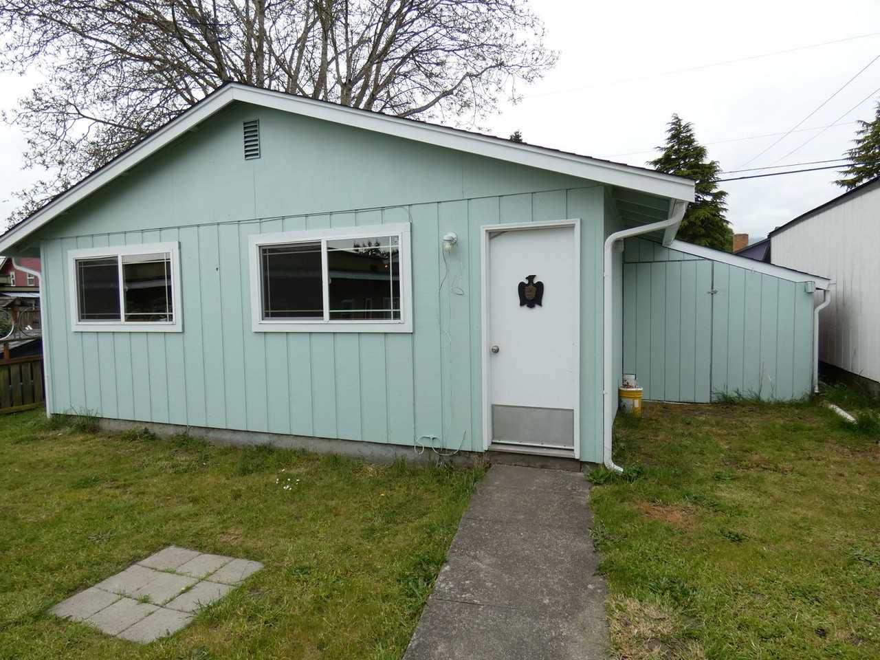 216 W 9th St - Photo 2 of 50