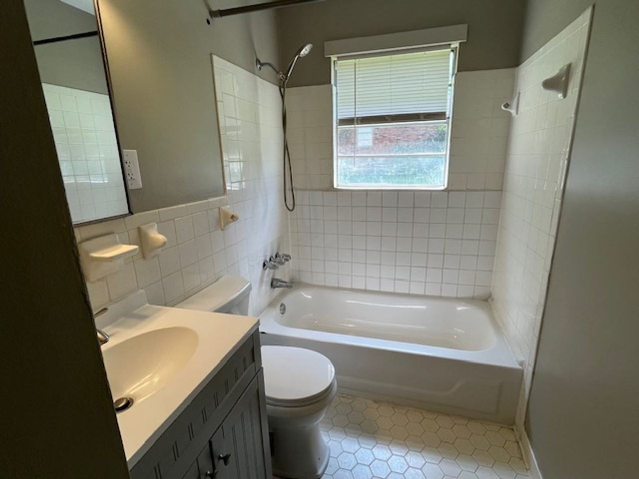 6420 Greenbrook Cv N - Photo 5 of 9