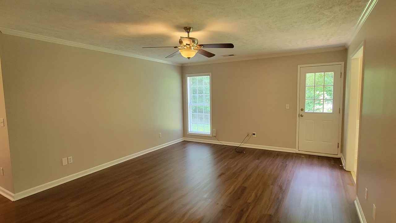 201 Bent Oaks Dr - Photo 3 of 28