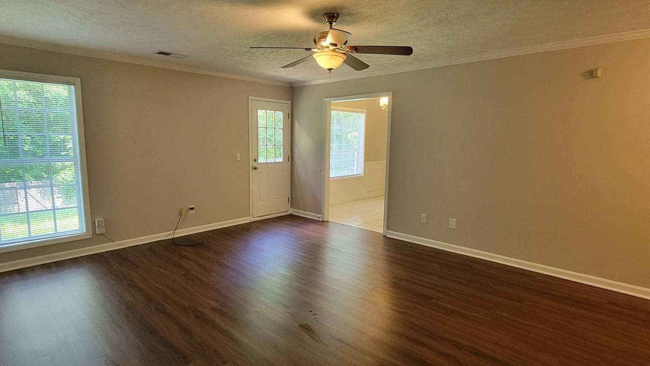 201 Bent Oaks Dr - Photo 4 of 28