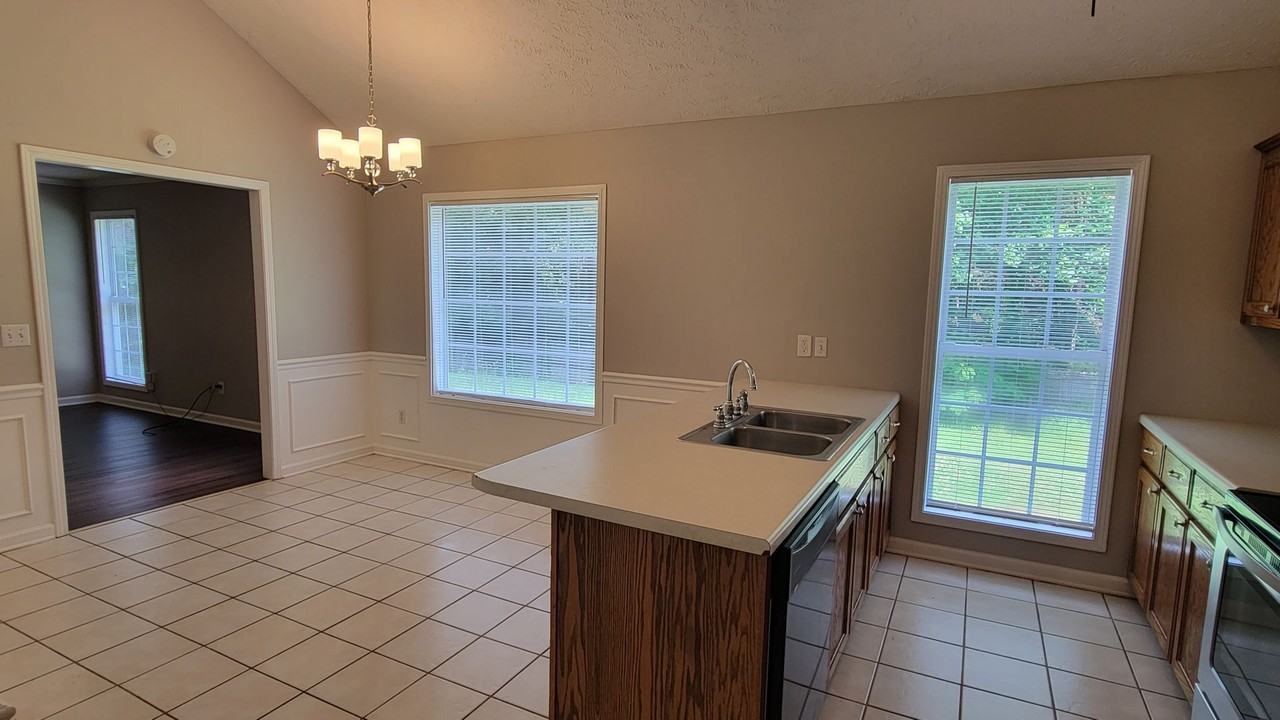 201 Bent Oaks Dr - Photo 5 of 28