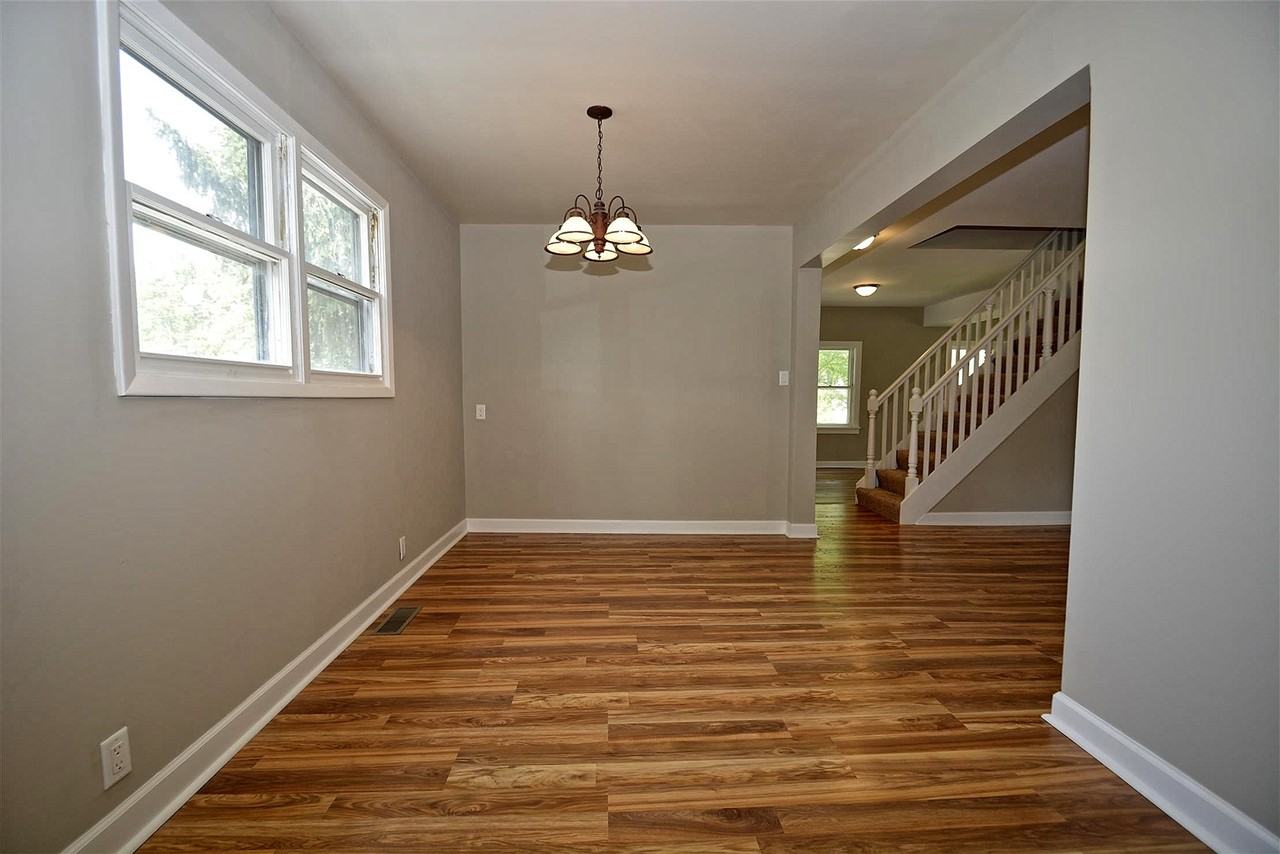 20 E Eureka Dr - Photo 3 of 7