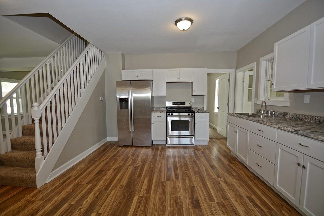 20 E Eureka Dr - Photo 4 of 7