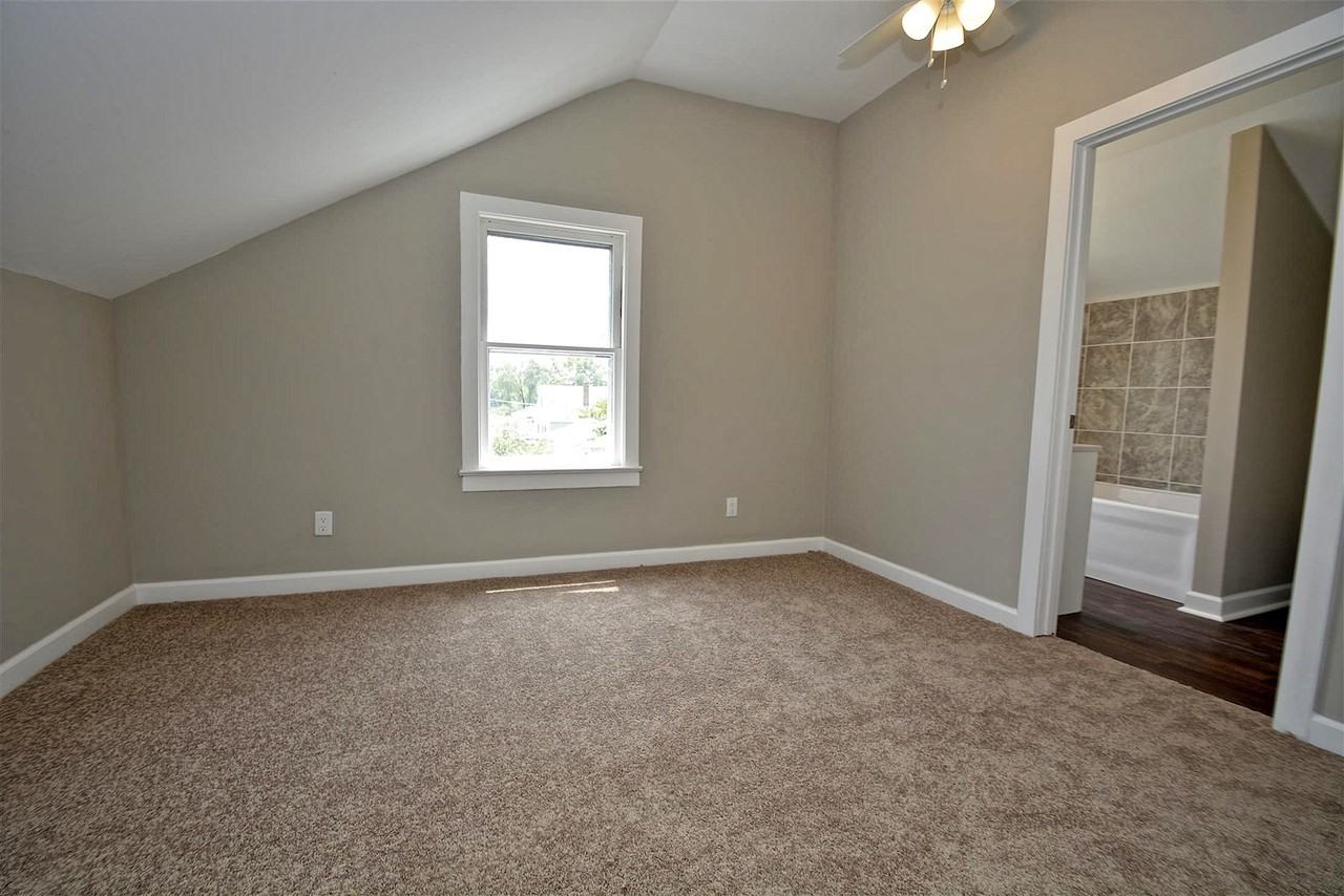 20 E Eureka Dr - Photo 6 of 7