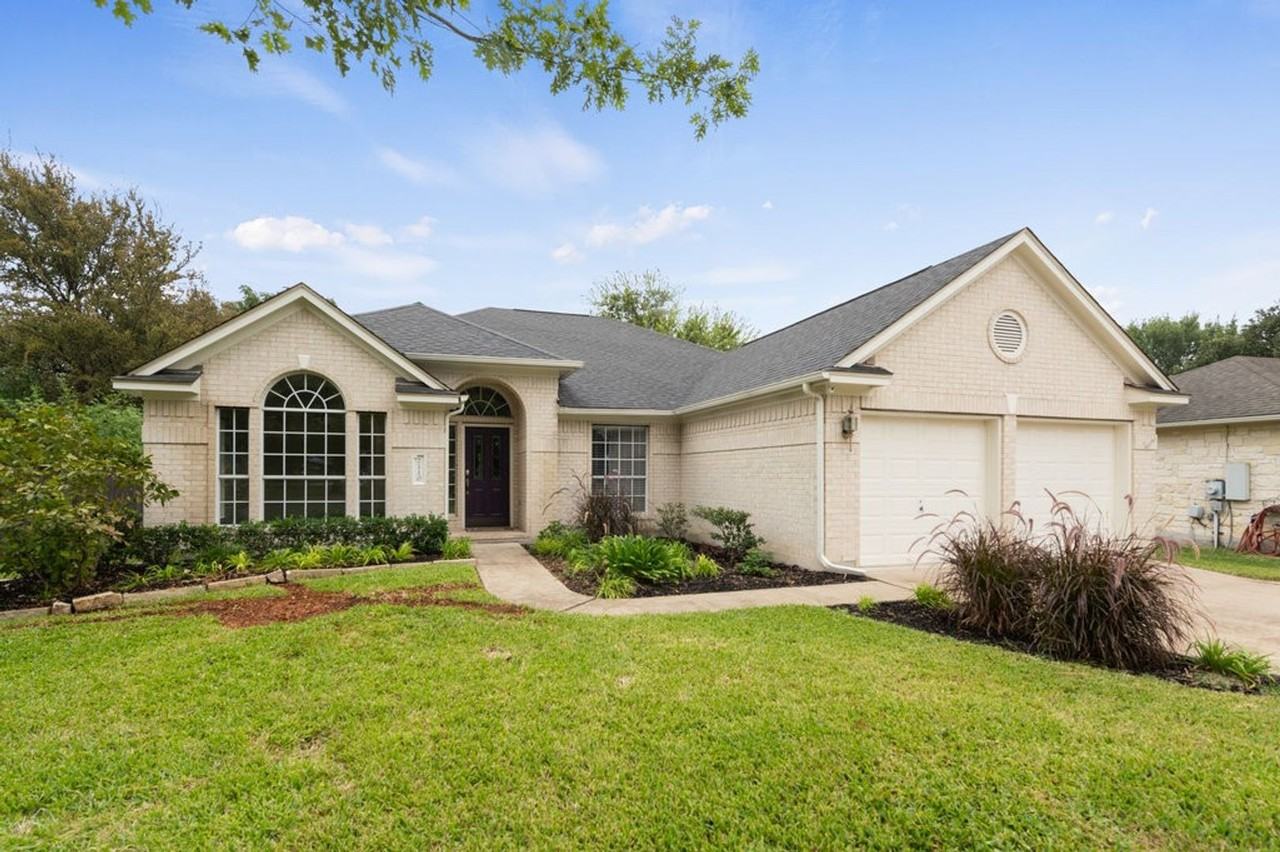 2110 Red Oak Cir - Photo 2 of 29