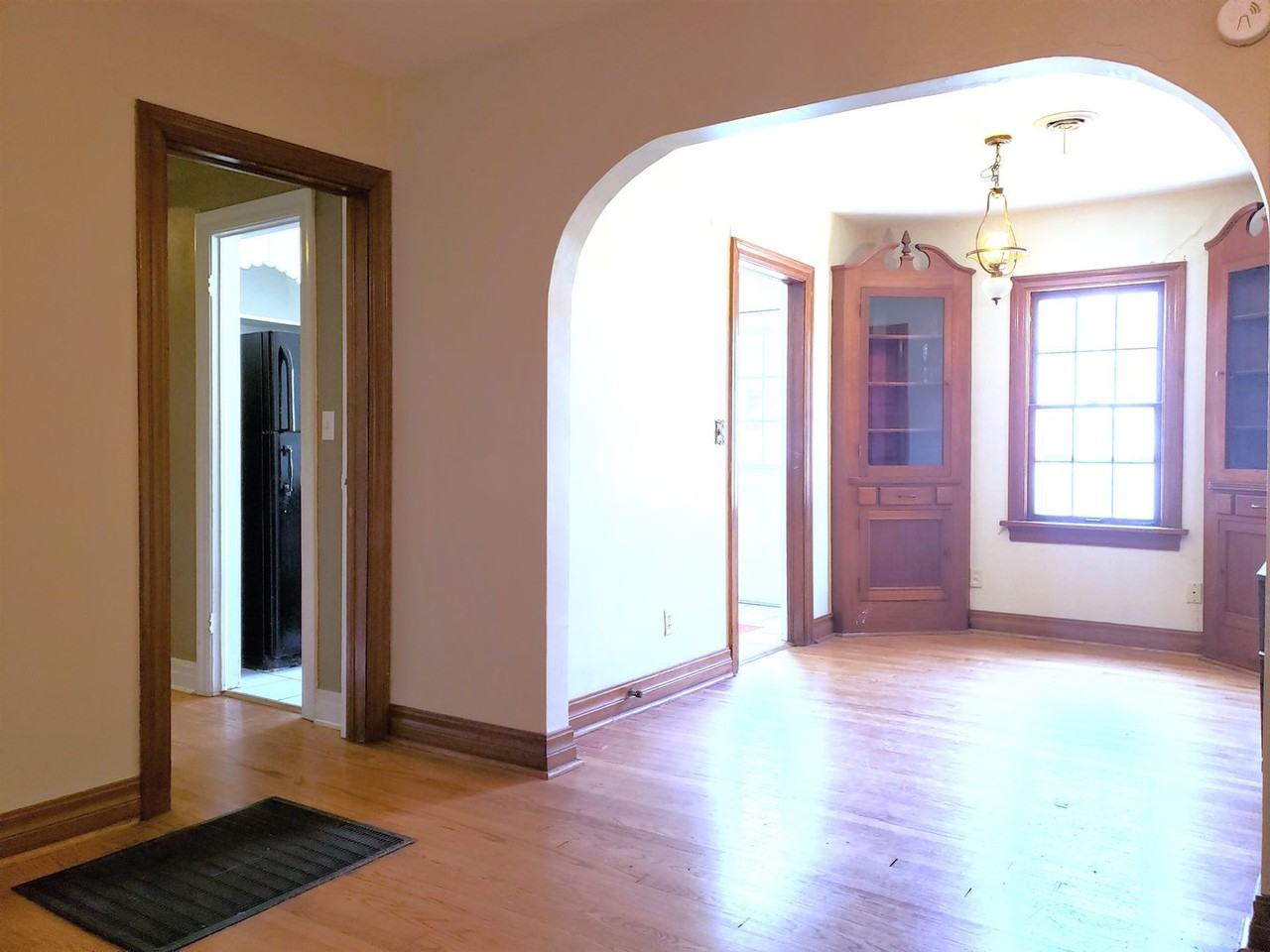 1112 Northwest 44th Street - Photo 5 of 12