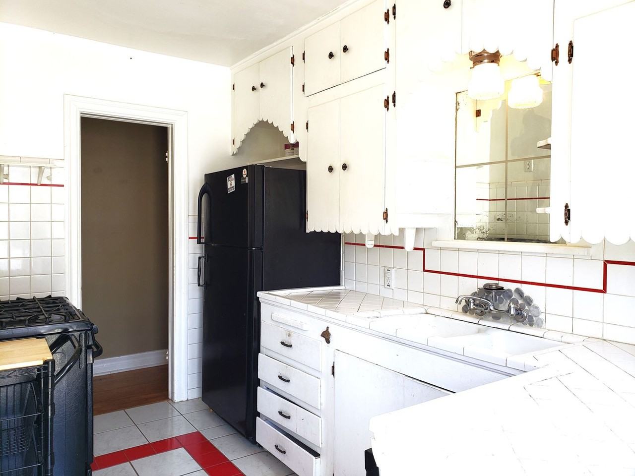 1112 Northwest 44th Street - Photo 6 of 12