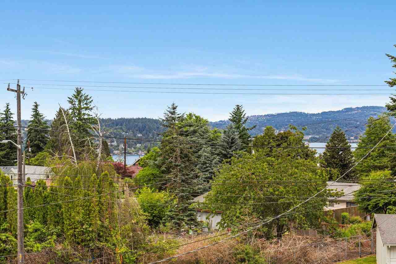 10433 62nd Ave S - Photo 3 of 35