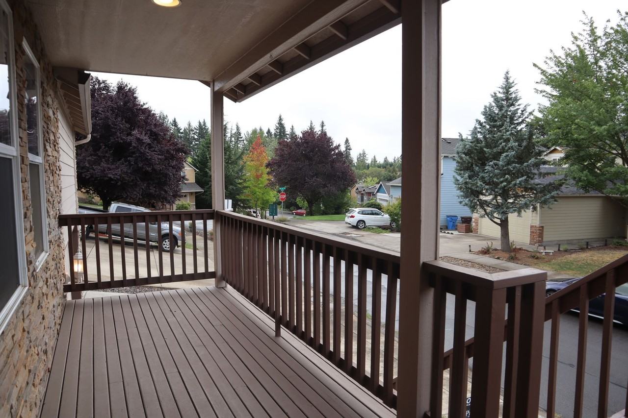 2522 W 10th St - Photo 2 of 33