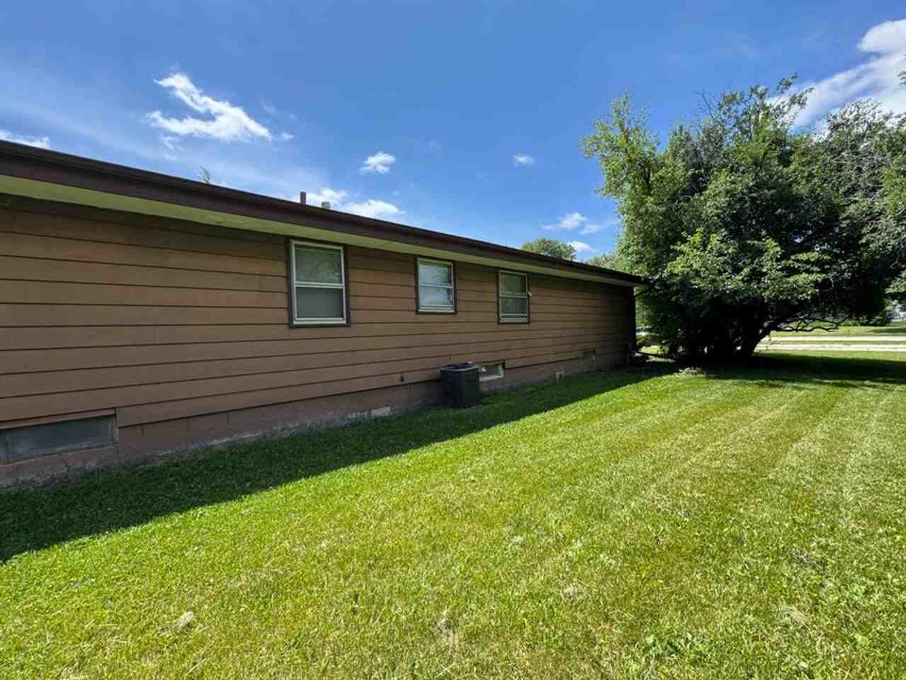 2330 S Brookside Pkwy - Photo 2 of 23