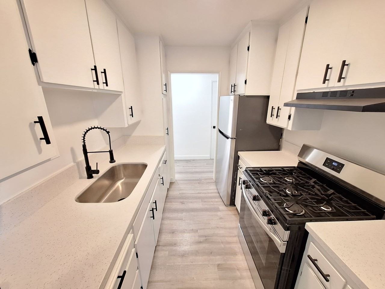 11744 Runnymede St - Photo 2 of 19