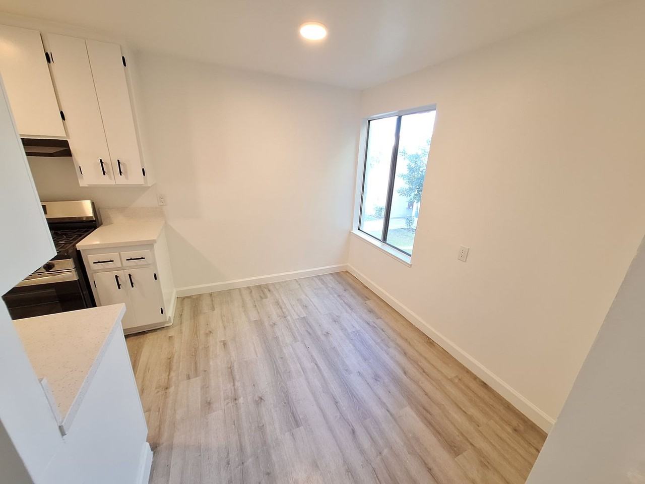 11744 Runnymede St - Photo 3 of 19