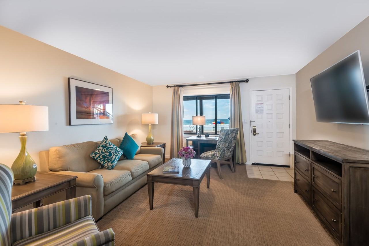 2000 Spindrift Dr - Photo 2 of 8