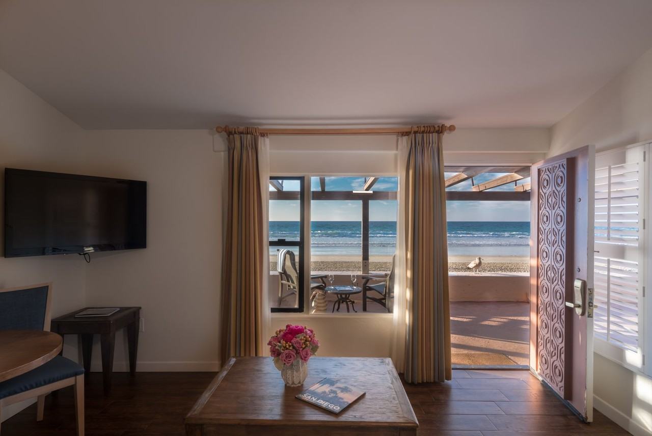 2000 Spindrift Dr - Photo 3 of 8