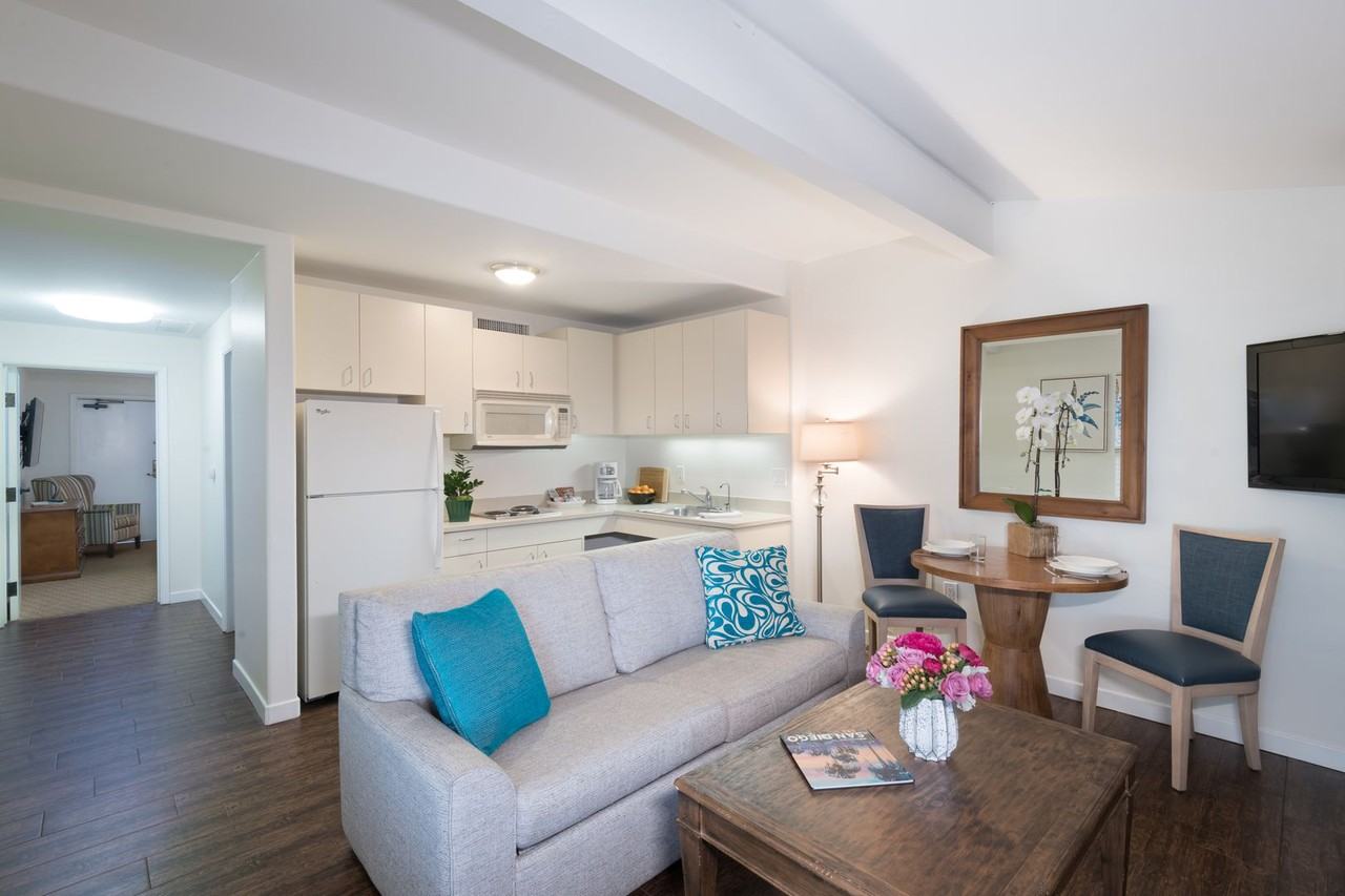 2000 Spindrift Dr - Photo 4 of 8