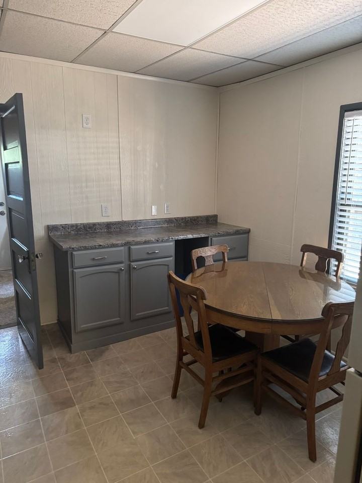 917 N Leroux St - Photo 3 of 9