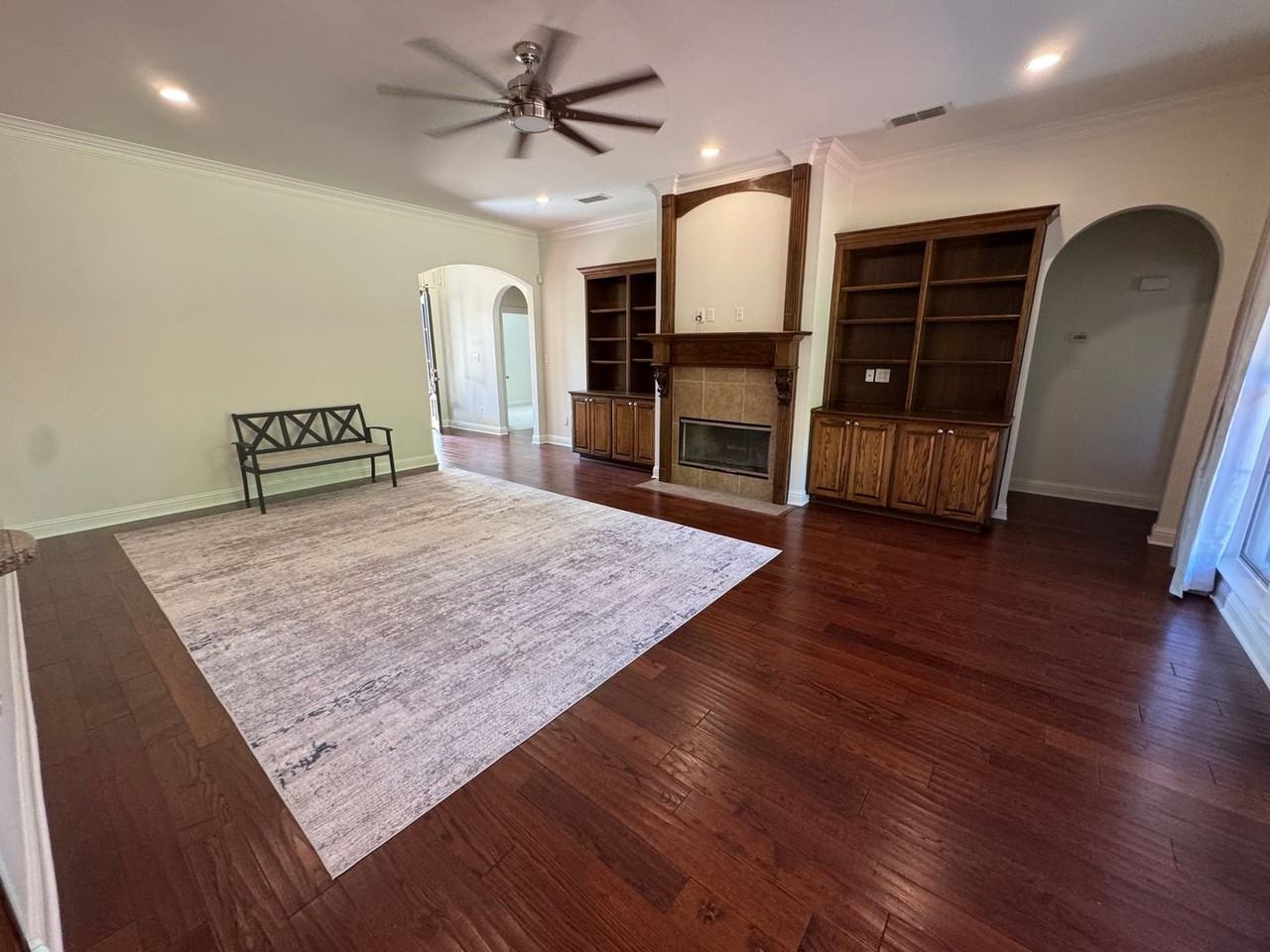 106 Horseguards Ave - Photo 3 of 21