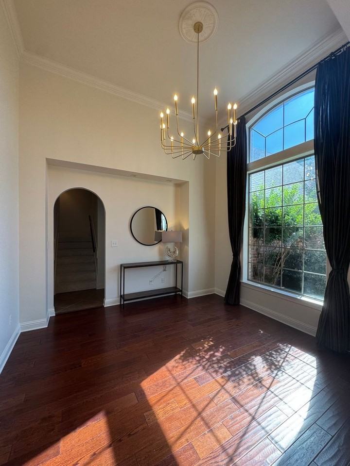 106 Horseguards Ave - Photo 7 of 21