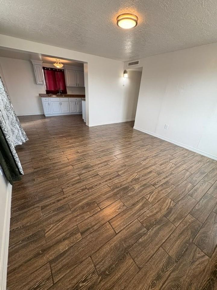 7414 Mimosa Ave - Photo 2 of 20